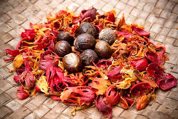 fresh nutmeg and mace spice